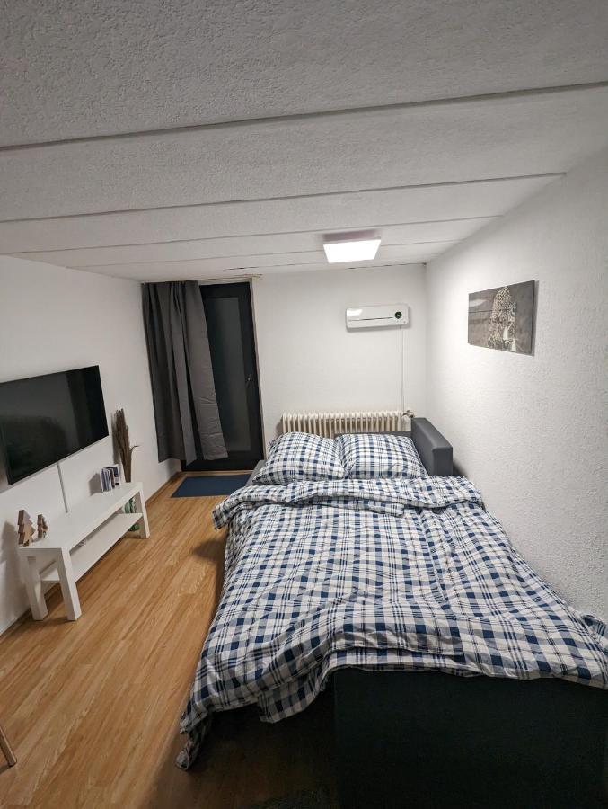 טרויסדורף Direkt An Der S-Bahn Gelegenes Gemutliches Souterrain Apartment Mit Privatem Zugang מראה חיצוני תמונה